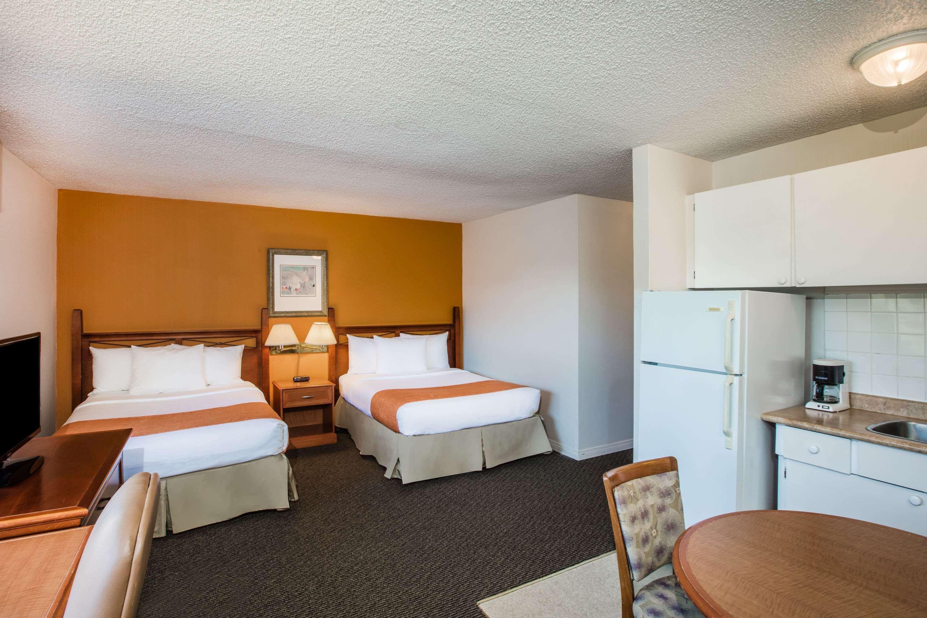 Howard Johnson Hotel By Wyndham Victoria Buitenkant foto