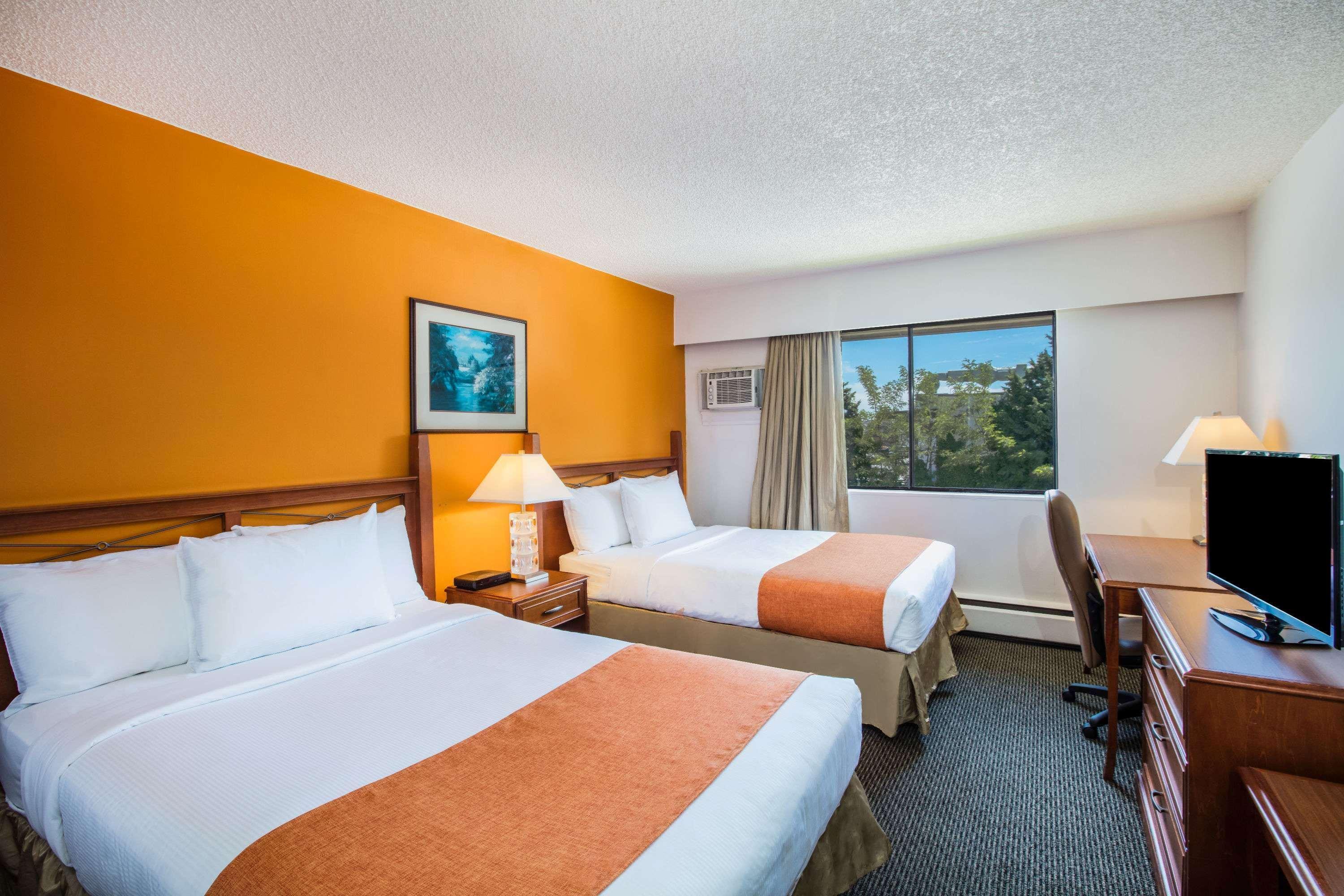 Howard Johnson Hotel By Wyndham Victoria Buitenkant foto