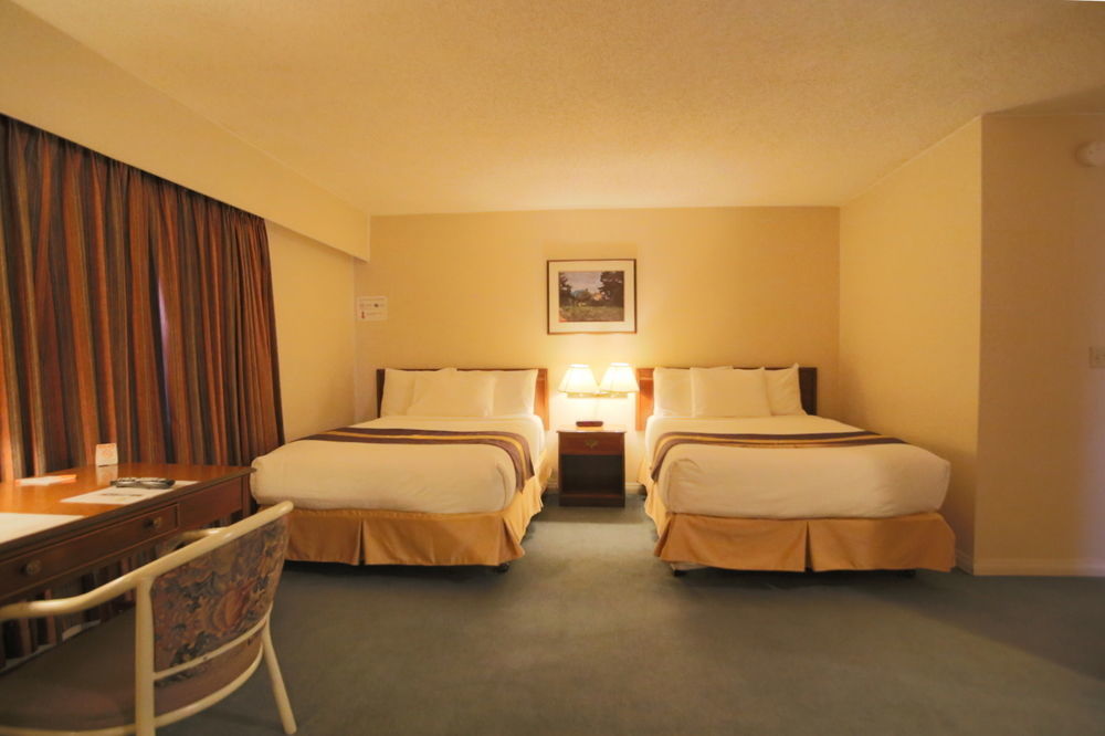 Howard Johnson Hotel By Wyndham Victoria Buitenkant foto