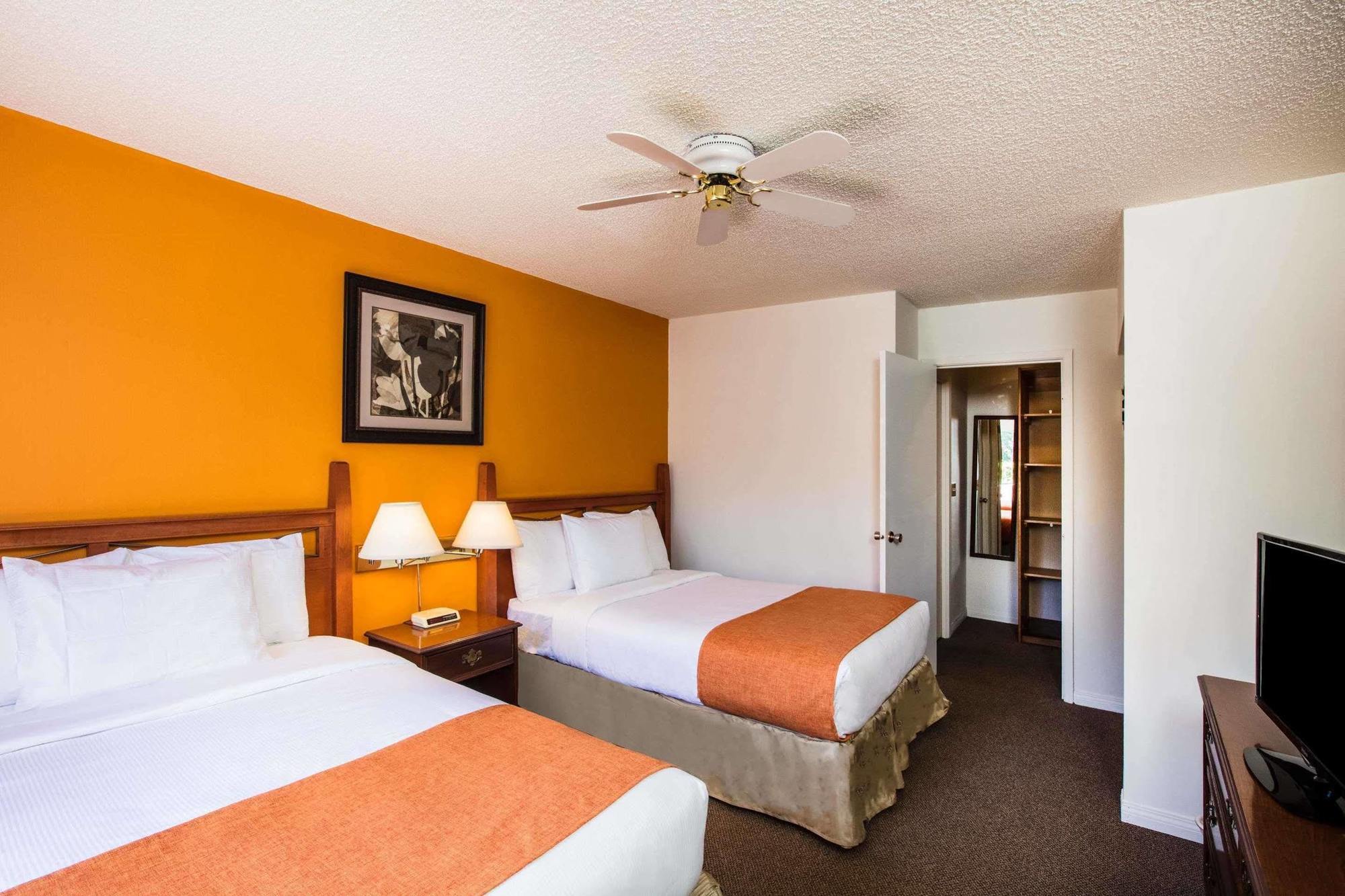 Howard Johnson Hotel By Wyndham Victoria Buitenkant foto