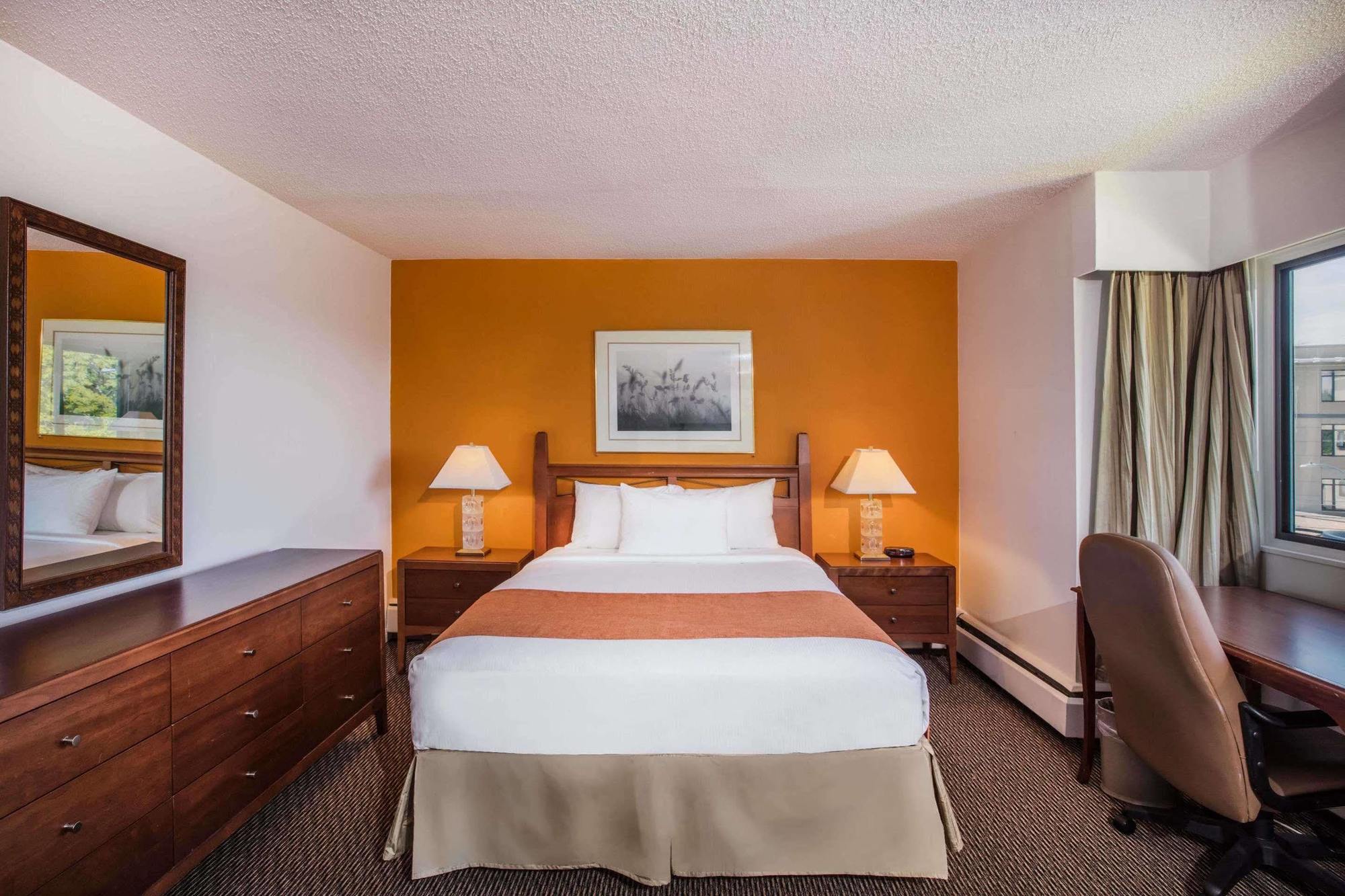 Howard Johnson Hotel By Wyndham Victoria Buitenkant foto
