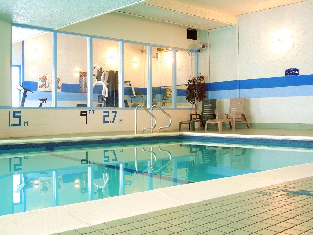 Howard Johnson Hotel By Wyndham Victoria Buitenkant foto